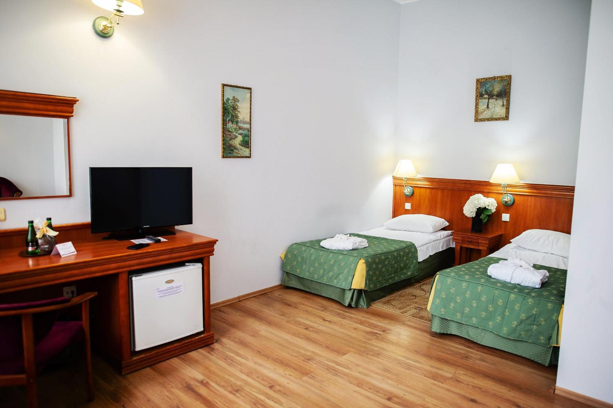 Pietrak Hotel Gniezno Exterior foto