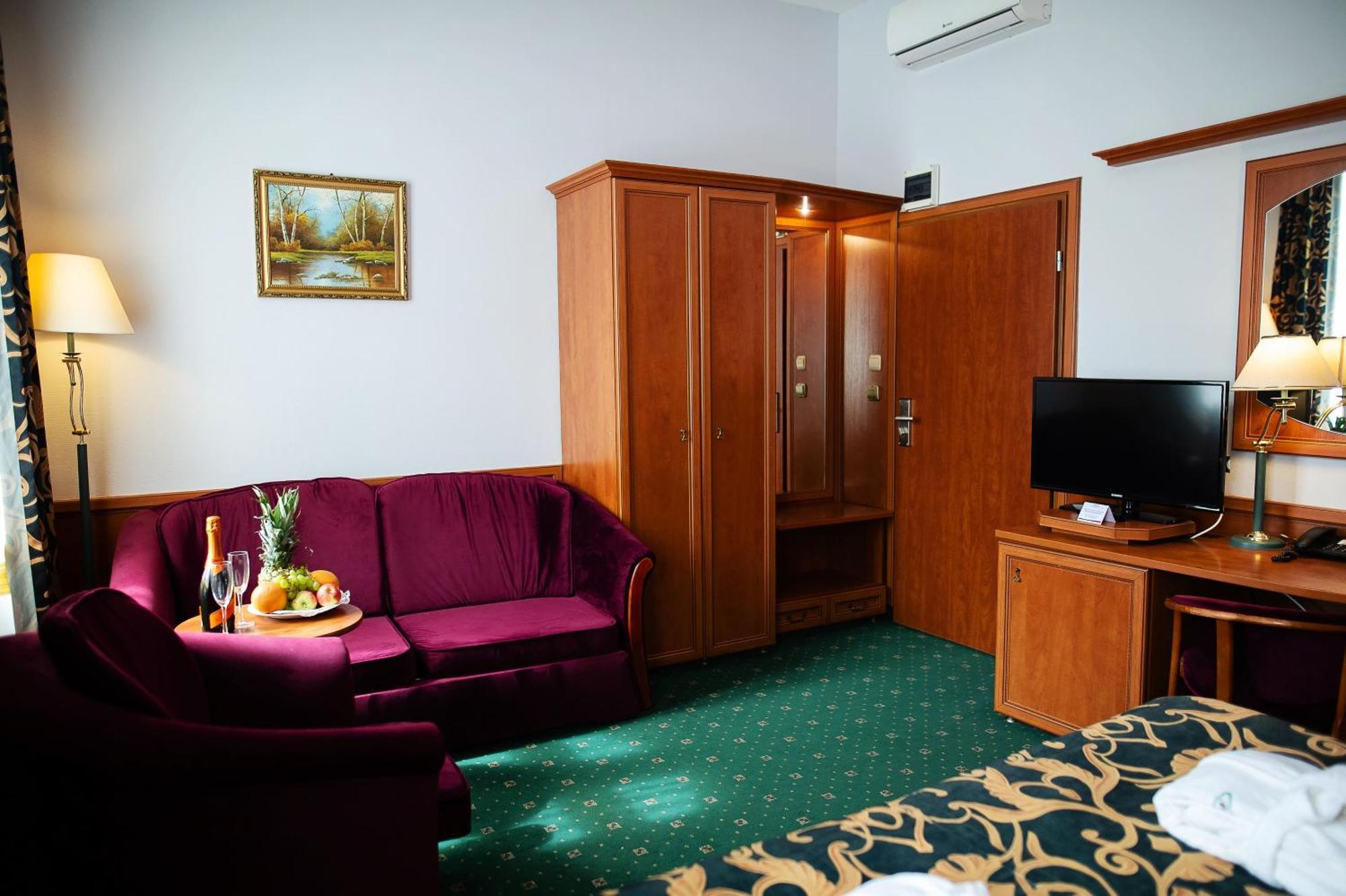 Pietrak Hotel Gniezno Exterior foto