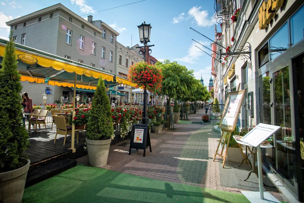 Pietrak Hotel Gniezno Exterior foto